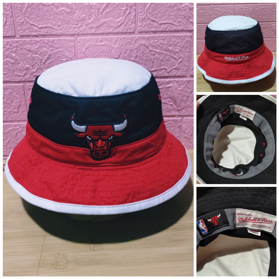 LEGIT Mitchell & Ness Chicago Bulls Snapback Cap, Men's Fashion, Watches &  Accessories, Caps & Hats on Carousell