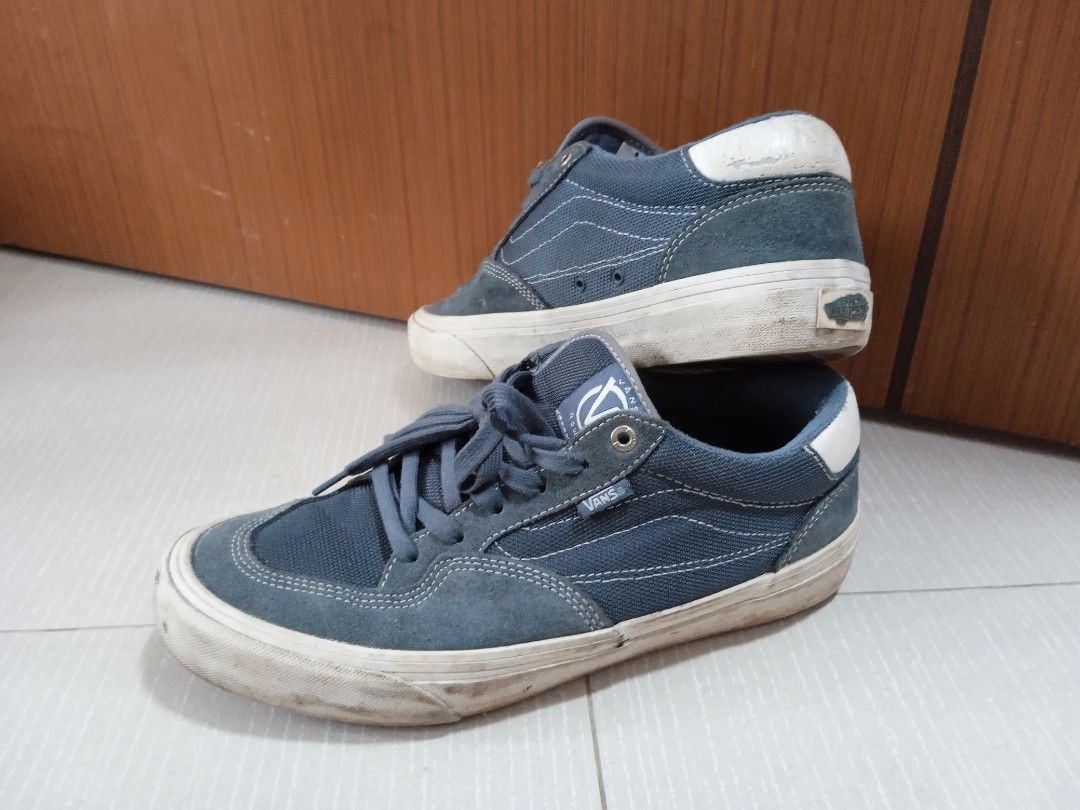 Crocodile vans store
