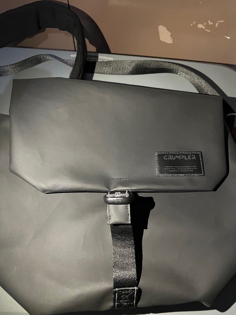 Crumpler bean messenger bag Men s Fashion Bags Sling Bags on Carousell