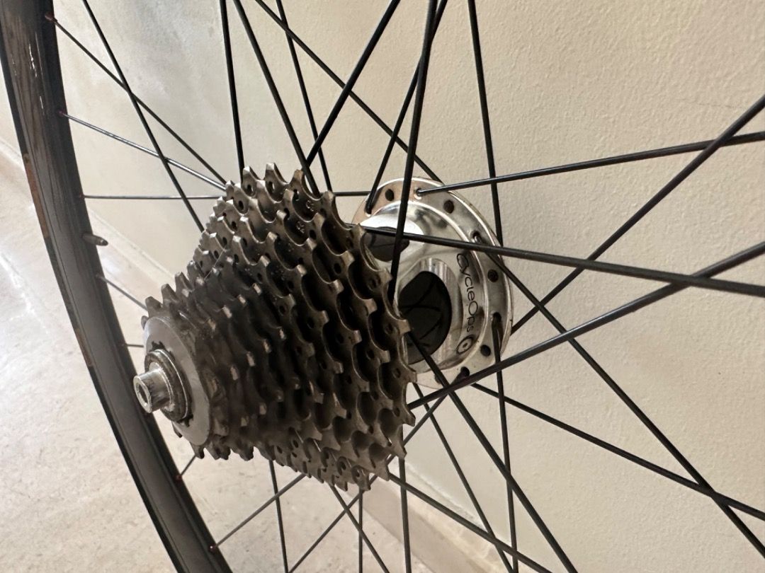 CycleOps power meter hub with cassette and carbon rim, Sports Equipment