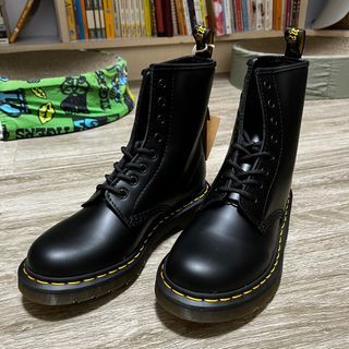 100% new Dr Martens 1460 smooth leather boots black