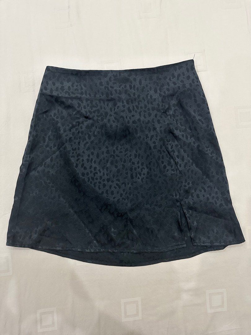 Black silk deals skirt forever 21