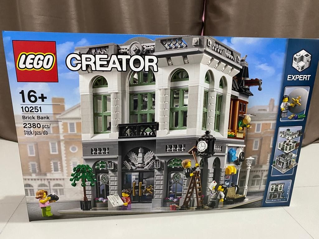 Lego 10251 on sale