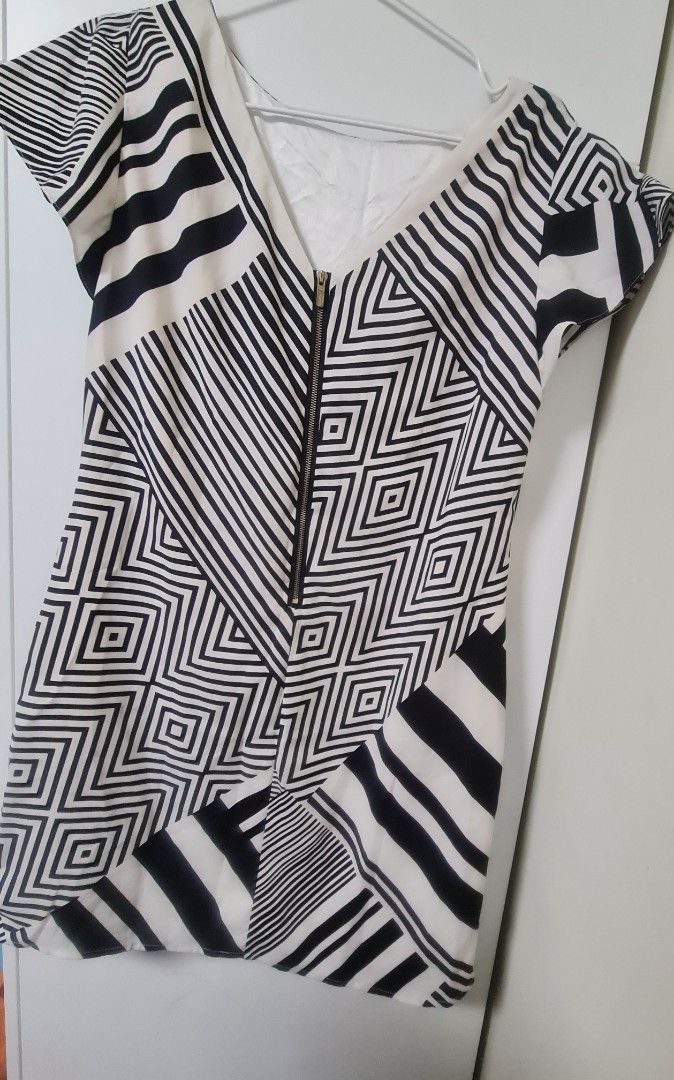 Guess black best sale and white dress