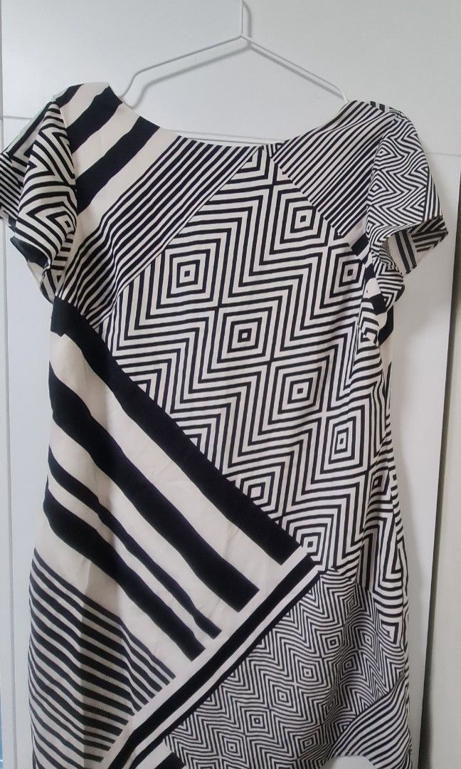 Guess black cheap and white dress