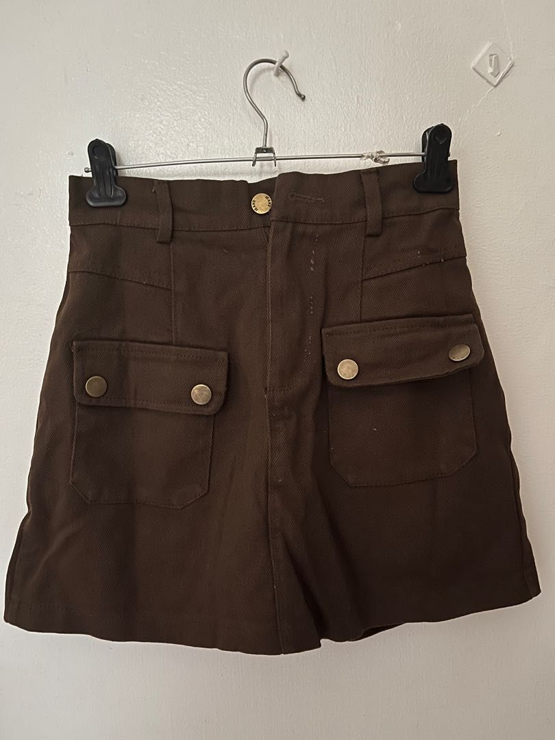 Hello fashion mini skirt (Category: Skirts) located in Silang. Submitted by _kaia (Listing ID 1251582184, Image 2). Description: Brown mini skirt still with tag! Bought on FB from thailand pa up to size 32 or best fits medium lang See flaw, never been used RFS: sadly not my size .