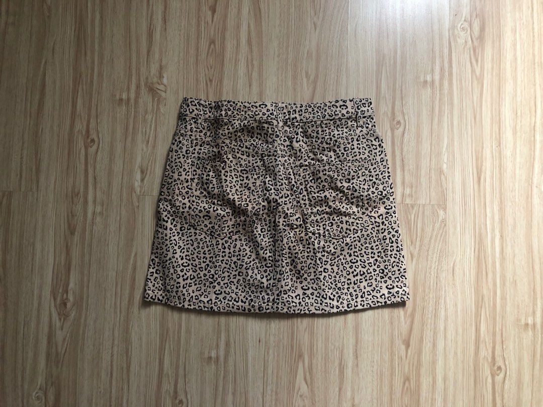 H&M Denim Leopard Print Skirt (Category: Skirts) located in San Juan City. Submitted by chickenmcdrip (Listing ID 1251512463, Image 2). Description: size 6 on tag (: - never used lang cuz not my size ): this is so cute tho !!! - semi-thick denim (: .