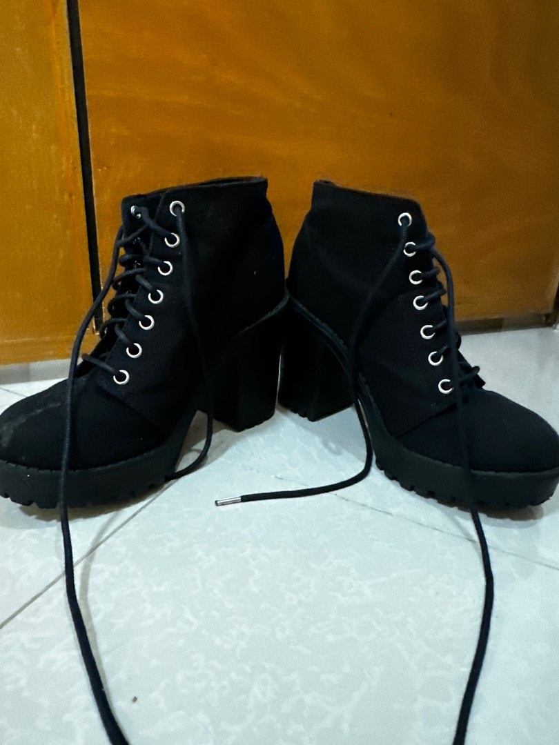 HNM Suade Boots, Women's Fashion, Footwear, Boots on Carousell