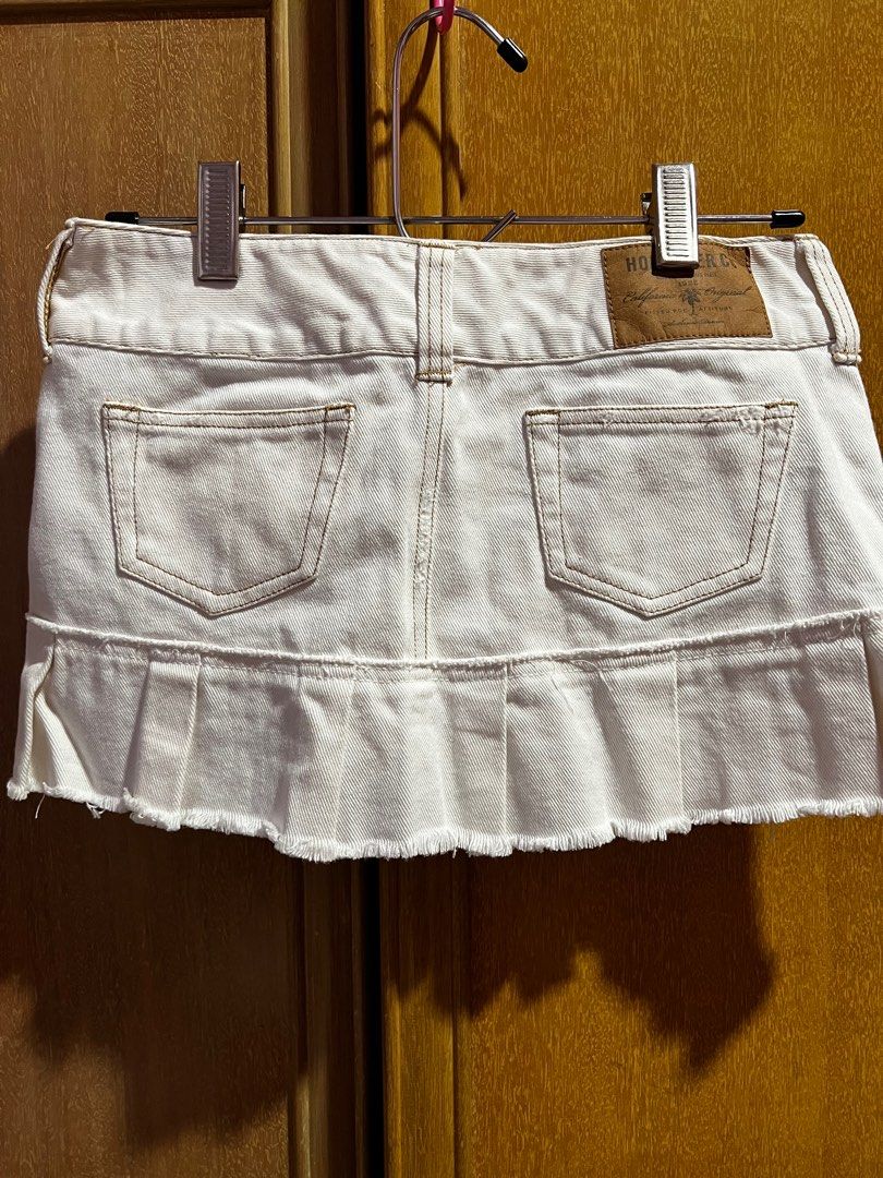 White jean skirt hollister hot sale
