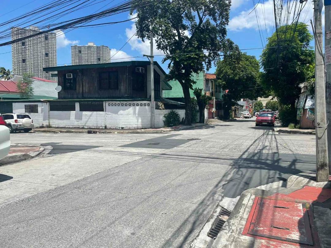HOUSE AND LOT FOR SALE IN BRGY. VETERANS VILLAGE PROJECT 7 QUEZON CITY