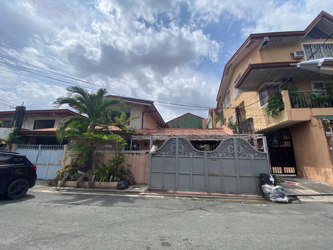 HOUSE AND LOT FOR SALE IN CUBAO QUEZON CITY 308SQM, Property, For Sale