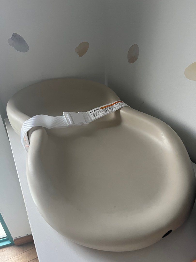 Keekaroo Peanut Changer diaper mat, Babies & Kids, Baby Nursery & Kids
