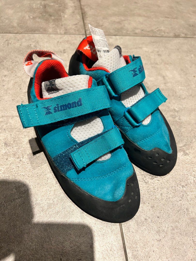 Kids climbing shoe