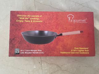 La gourmet 32cm x 9cm Nitrigan Cast Iron Open Wok with Double Wood Handles  with Induction