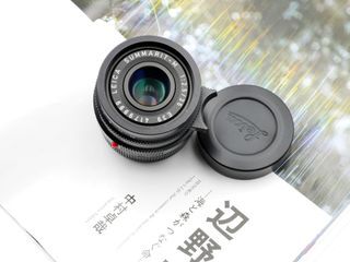 Leica Summarit 35mm F2.5 ASPH lens (6-bit coded) [Leica M Mount]