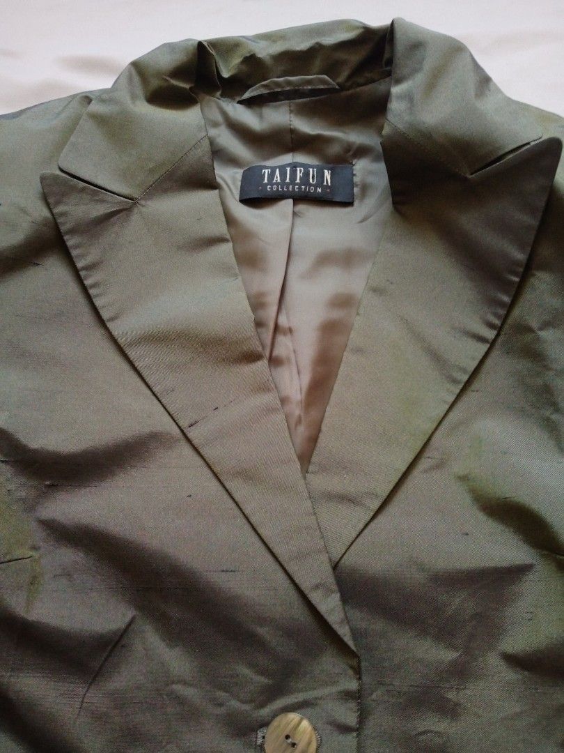 Light Jacket - Fully lined (Category: Coats, Jackets and Outerwear) located in Kuala Lumpur. Submitted by nora1960 (Listing ID 1251519136, Image 1). Description: Brand New Light jacket Full lining High quality tailoring Material : Silk Color : Olive Green Size : UK 12 Europe : 42.