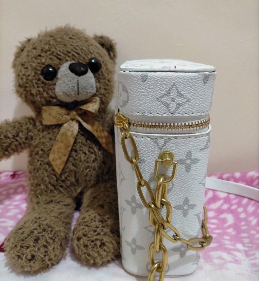 Louis Vuitton Cellphone Holder Sling, Women's Fashion, Bags & Wallets,  Cross-body Bags on Carousell