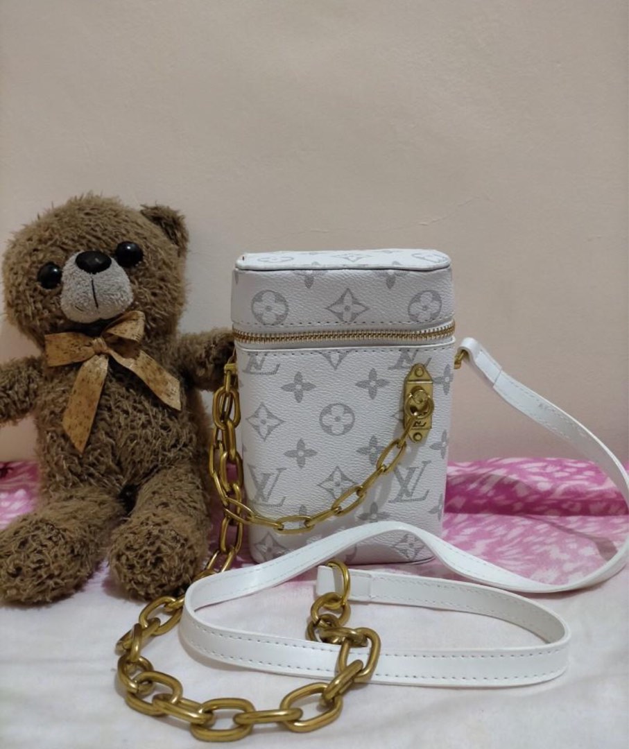 Louis Vuitton Cellphone Holder Sling, Women's Fashion, Bags & Wallets,  Cross-body Bags on Carousell