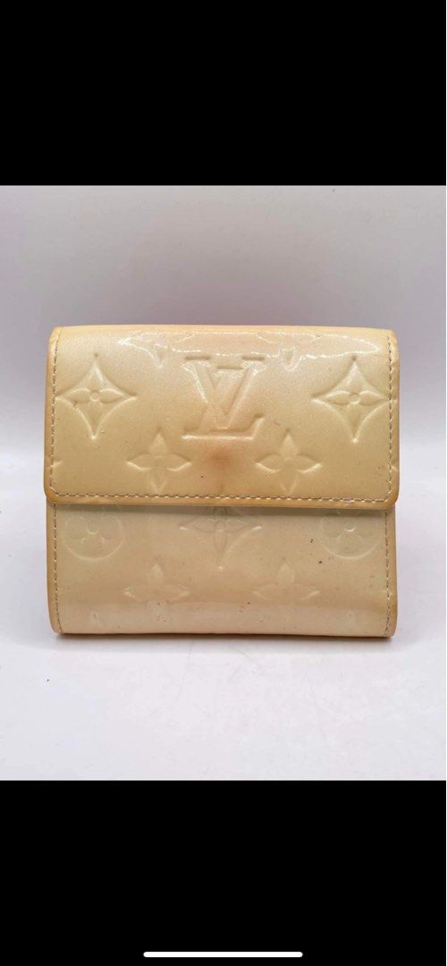 Louis vuitton cream short wallet (Category: Luxury Bags & Wallets) located in Butuan. Submitted by natalday (Listing ID 1251592594, Image 1). Description: authentic .