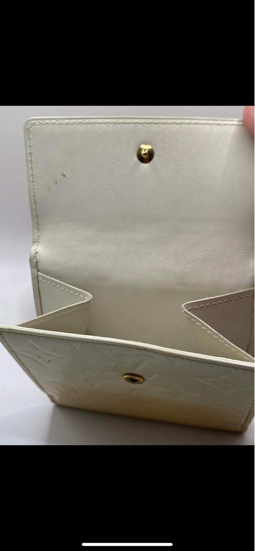 Louis vuitton cream short wallet (Category: Luxury Bags & Wallets) located in Butuan. Submitted by natalday (Listing ID 1251592594, Image 3). Description: authentic .