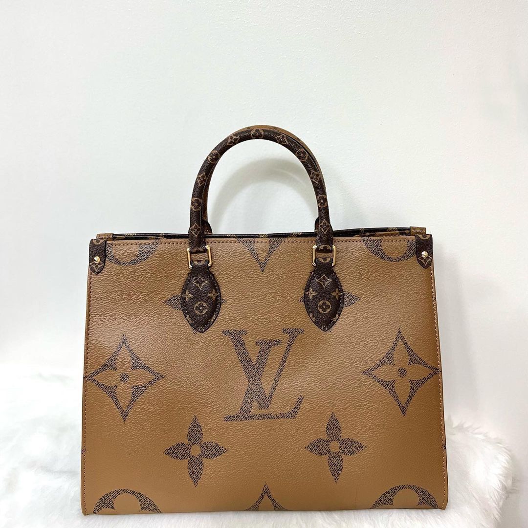 Louis Vuitton on the go mm size, Luxury, Bags & Wallets on Carousell