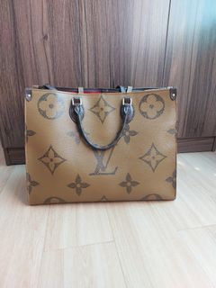 Louis Vuitton tote bag On The Go MM by the pool collection, Luxury, Bags &  Wallets on Carousell
