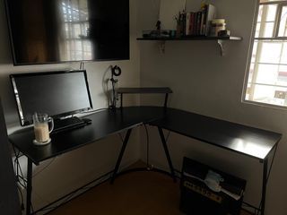 L-shaped corner table (black wood texture)