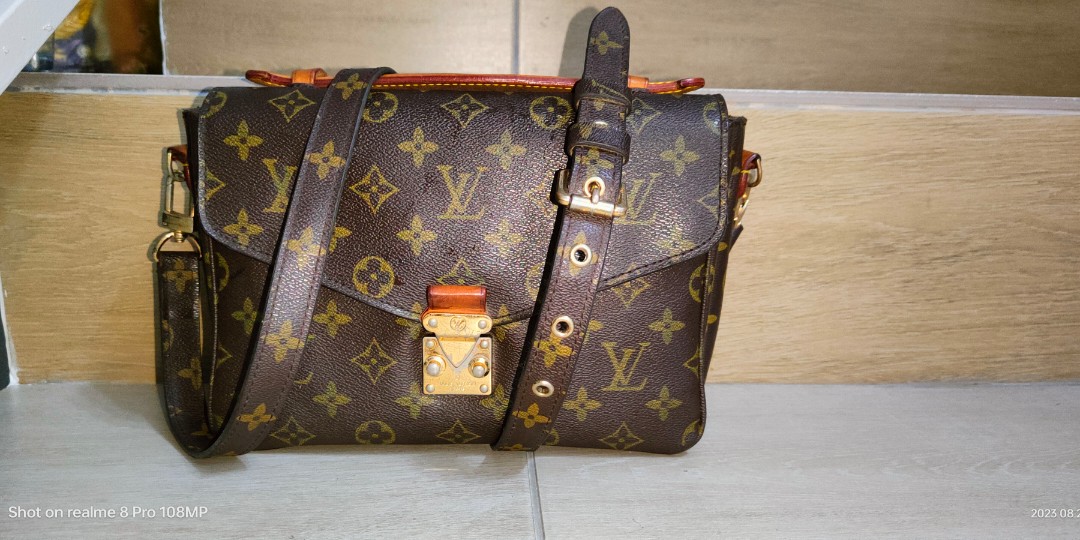 JZC7555 Reverse Monogram Metis Pochette, Luxury, Bags & Wallets on Carousell