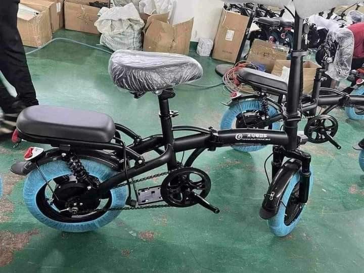 Foldable E-bike (Category: Bicycles) located in Manila. Submitted by tindahanniatelizcehl (Listing ID 1251649581, Image 3). Description: FREE ASSEMBLE FREE HELMET WITH CERTIFICATE OF OWNERSHIP SPECS: Battery: 48V15ah (Lithium ion) Motor: 350 watts Speed: 25-30 kph Range: 35 km *Keyless *Removable Battery *with pedal assist *head light *Horn *Cp holder with usb port *Tail light *Tubeless Tire (14x2.50) *Battery Gauge 7 DAYS FREE SERVICE WARRANTY (