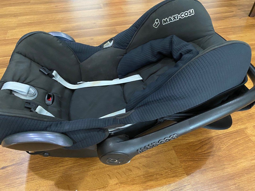 Used newborn on sale car seat