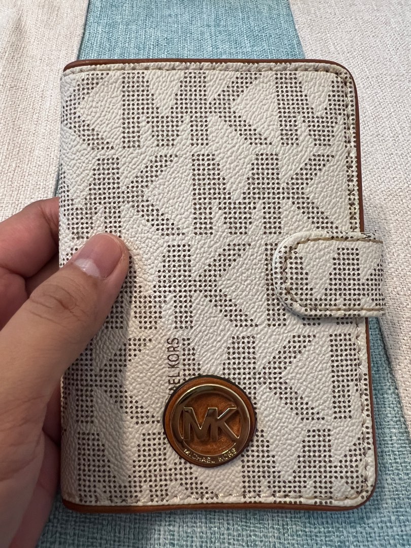 Michael Kors passport holder, Women's Fashion, Bags & Wallets, Wallets ...