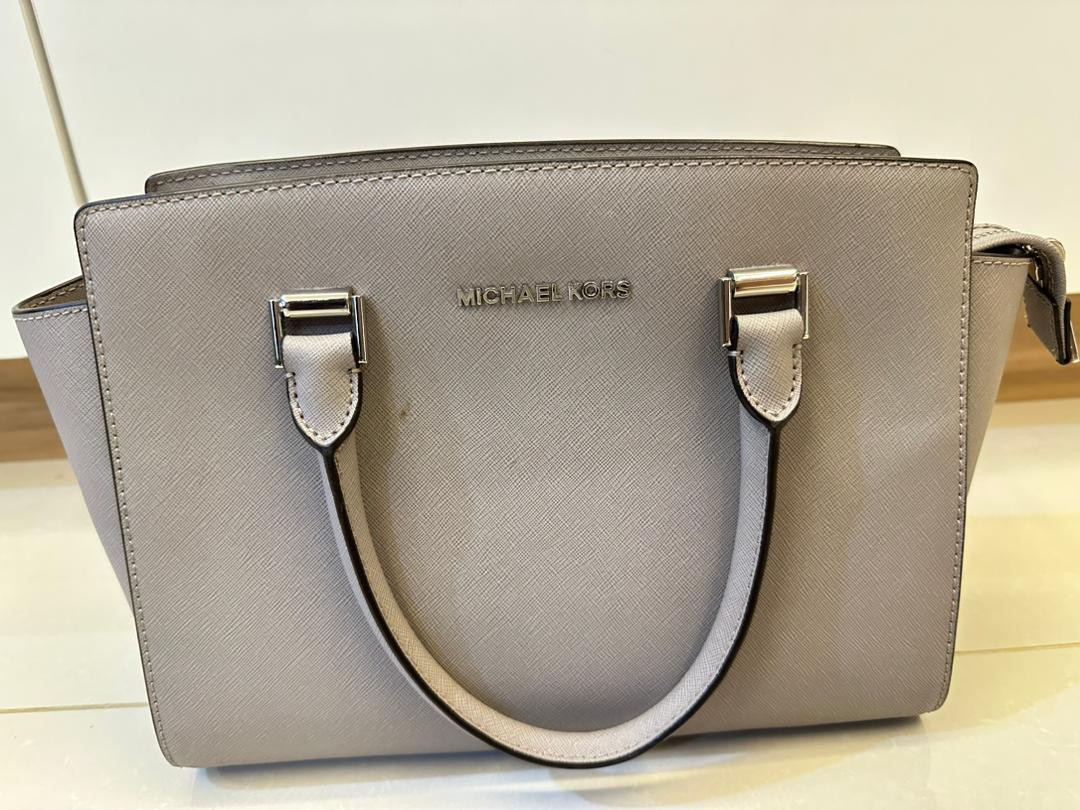 Michael Kors Selma medium satchel, Luxury, Bags & Wallets on Carousell