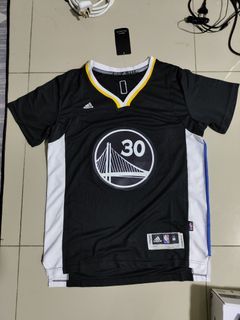 LIMITED EDITION: YOUTH NBA Golden State Warriors Curry #30 Pro Quality  Athletic Jersey Top with Embroidered Logo & Numbers - Black (Size: M) :  : Fashion