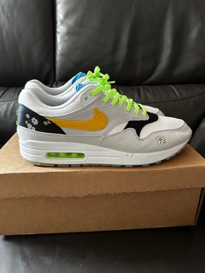 air max 1 daisy on feet