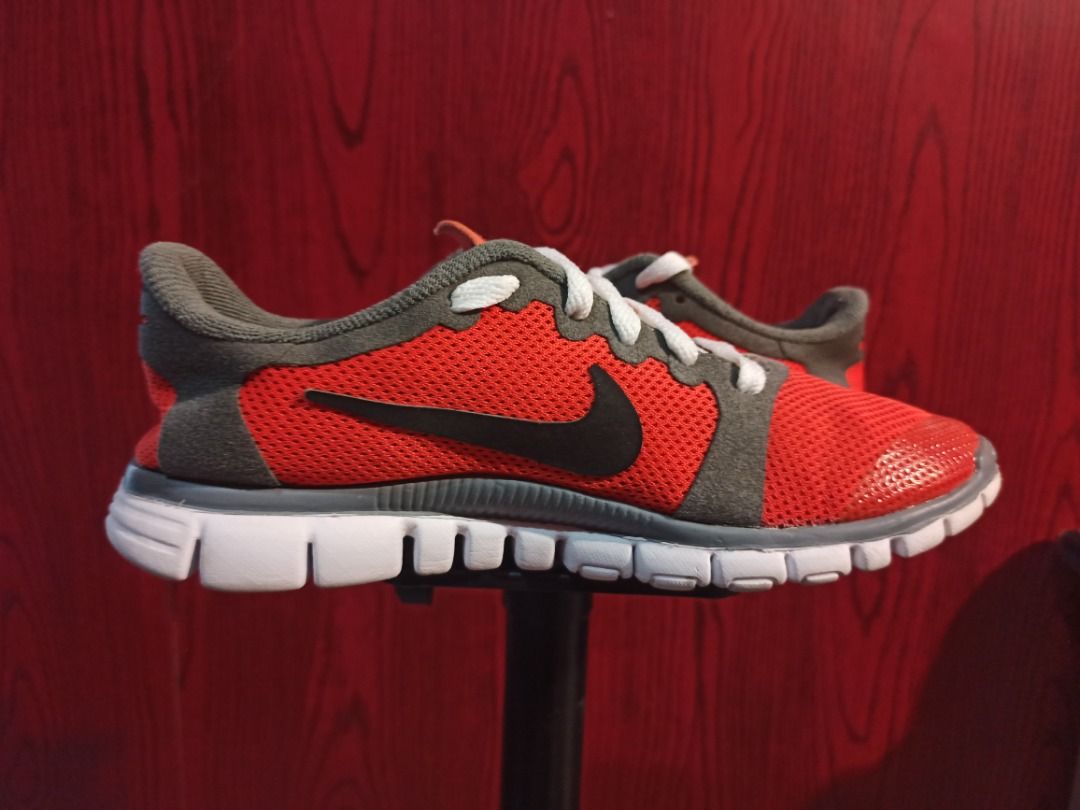 nike free 3.0 V2 running shoes 2011 3.0 red black size 39 Fesyen Pria Sepatu Sneakers di Carousell