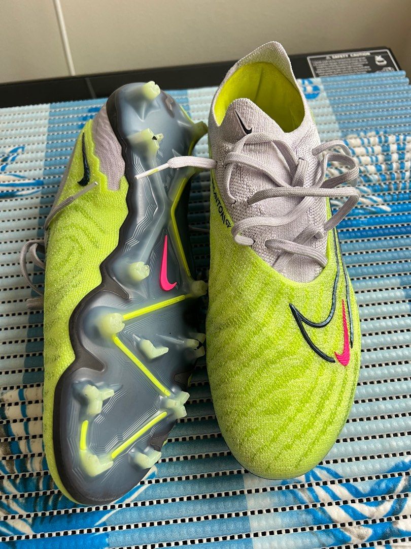 Nike Soccer Shoe Men s Fashion Footwear Sneakers on Carousell