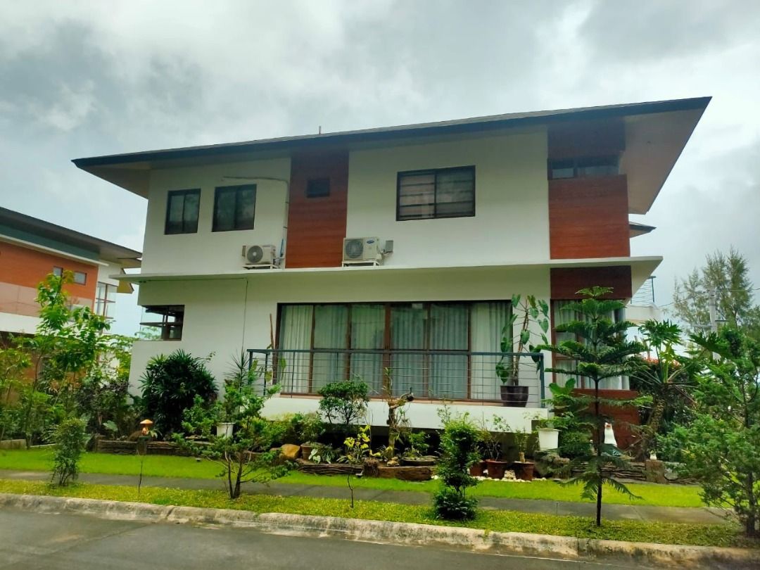 **one away** The Bloomfields Tagaytay 4br house and lot furnished for sale on Carousell