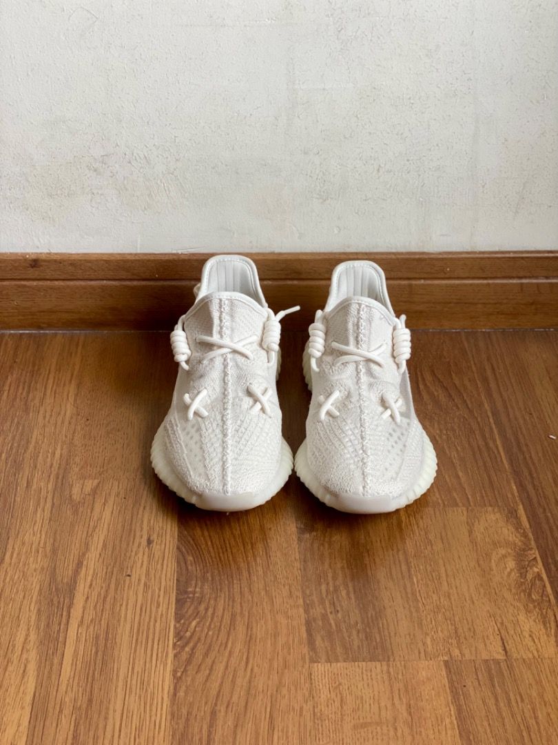 Yeezy hotsell kaws laces