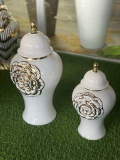 Ceramic Flower Vase Brown & White Stripe Colour / Pasu Bunga seramik Warna  Coklat & Belang Putih, Furniture & Home Living, Home Decor on Carousell