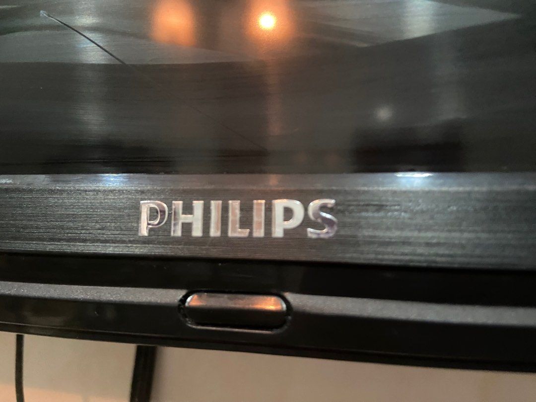SUMMER SALE🌞Philips TV (Category: TV) located in Tagaytay City. Submitted by euniquefinds (Listing ID 1251513239, Image 2). Description: Rarely used Working Just have to have the screen cleaned inside.