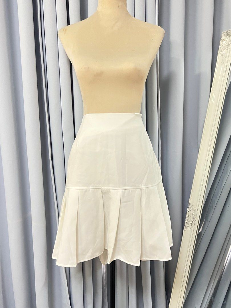 Plus size pleated skirt Women s Fashion Bottoms Skirts on Carousell