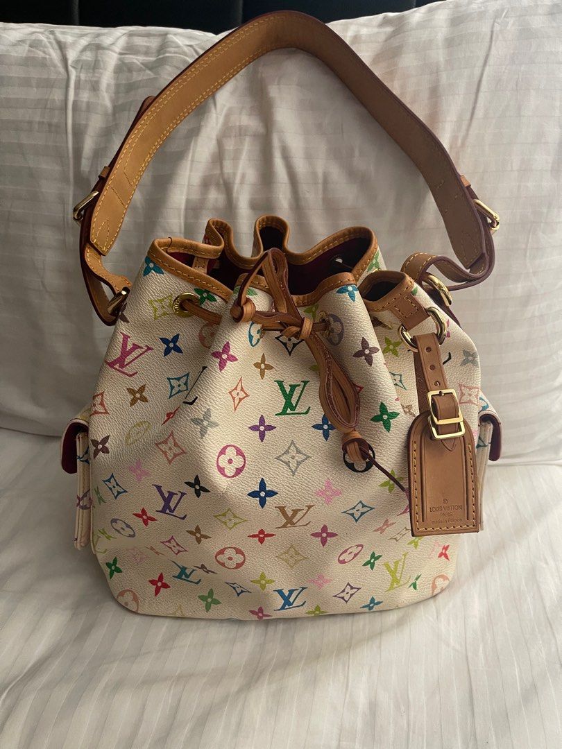 Preloved L'v Noe Bucket Multicolor (Category: Luxury Bags & Wallets) located in Mandaluyong City. Submitted by Bhinda_Bagelyas_2 (Listing ID 1251483377, Image 1). Description: Preloved from Korea Rare to Find po ito Super Nice ito Nothing to Explain No Flaws Very Good Condition Gold Hardwares Coded Pls Check photos to appreciate.