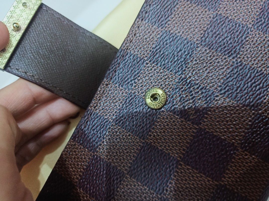 Preloved Lv Trifold wallet long (Category: Luxury Bags & Wallets) located in Cebu City. Submitted by day.98 (Listing ID 1251541733, Image 3). Description: from USA genuine leather coded& etikita no flaws with box & dust bag.