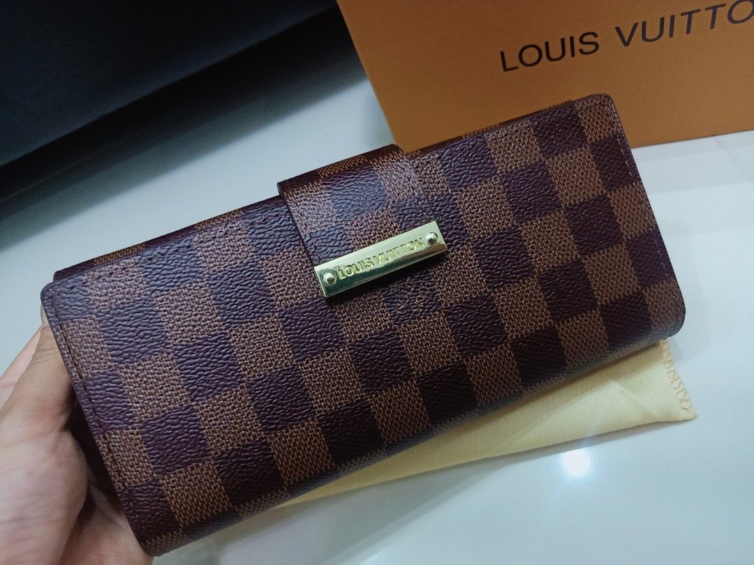 Preloved Lv Trifold wallet long (Category: Luxury Bags & Wallets) located in Cebu City. Submitted by day.98 (Listing ID 1251541733, Image 1). Description: from USA genuine leather coded& etikita no flaws with box & dust bag.