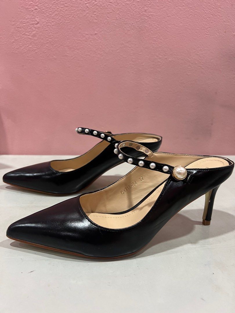Primadonna black pearl heels US 7 (Category: Heels) located in Manila. Submitted by zannedeclutters (Listing ID 1251569373, Image 2). Description: No box. RFS: not using anymore Shipping: pickup point from Avida Towers San Lazaro/ SM San Lazaro, via Grab/Lalamove or LBC only. No JRS, J&T, Gogoexpress or similar, shipping fee shouldered by buyer. Payment via GCash or BDO. No COD..