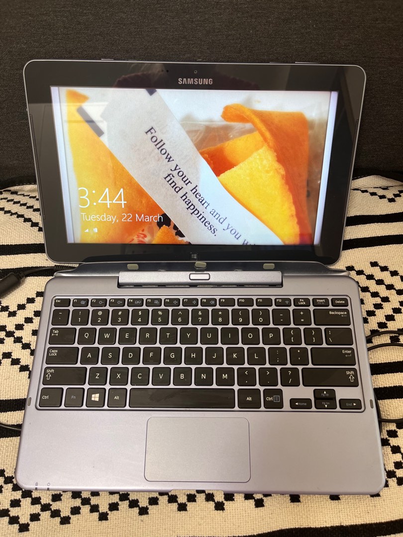 Samsung 500t Ativ 2 Inch Xe500t1c 64gb 2gb Memory Smart Pc Tablet Netbook 電腦＆科技 手提電腦 Carousell 3540