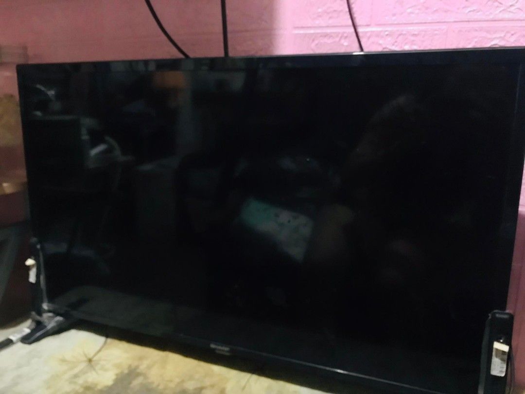 Sharp Aquos 32 inches basic tv on Carousell