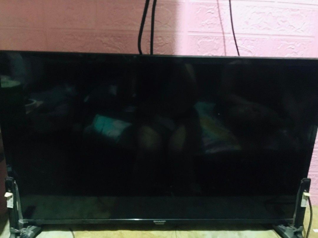Sharp Aquos 32 inches basic tv on Carousell