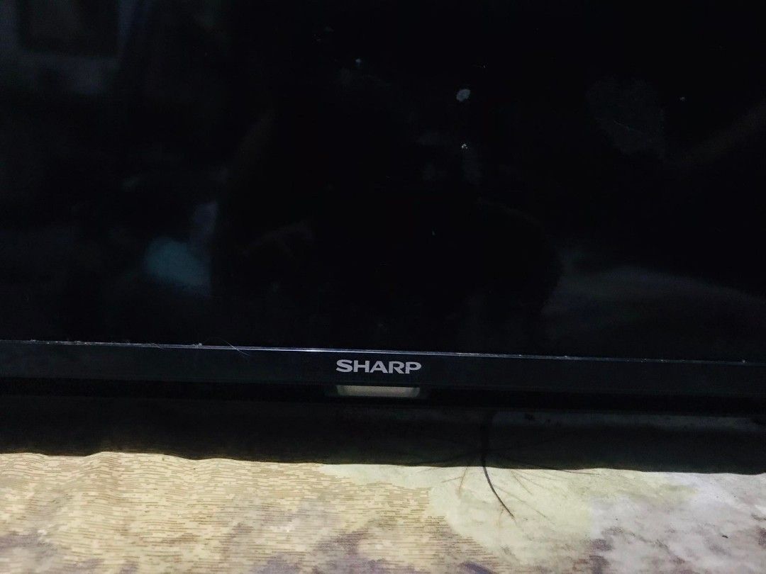 Sharp Aquos 32 inches basic tv on Carousell