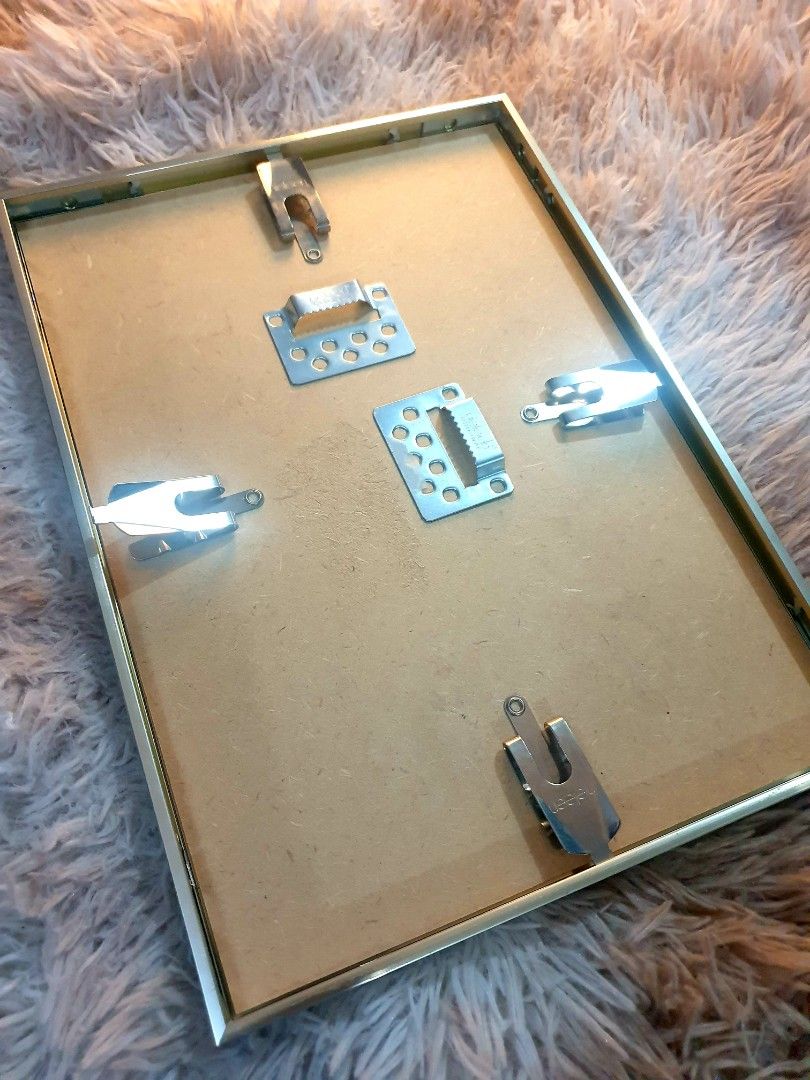 SILVER METAL FRAME (Category: Frames & Pictures) located in Pasig City. Submitted by hoa_japan_surplus_32023 (Listing ID 1251518531, Image 3). Description: SILVER METAL FRAME 250 php.